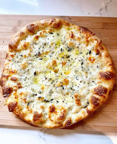 Pizza Cuatro Quesos Gourmet