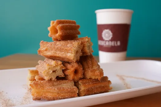 Churro Relleno con Dulce de Leche