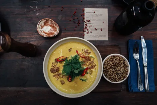 Curry de Garbanzos y Espinacas con Quinoa