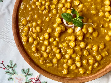 Fragrant Chickpea & Spinach Curry